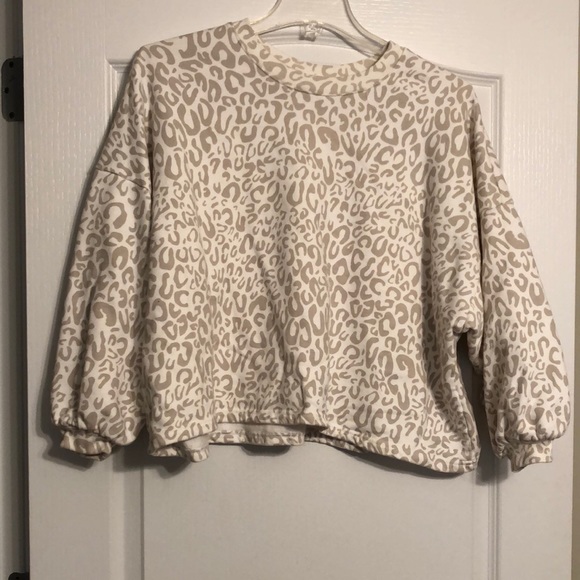 Time and Tru Tops - Time and Tru Cheetah sweatshirt with balloon sleeves